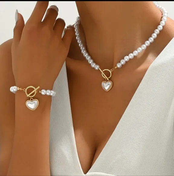 Pearl Necklace and Bracelet Set - Picture 2 of 3